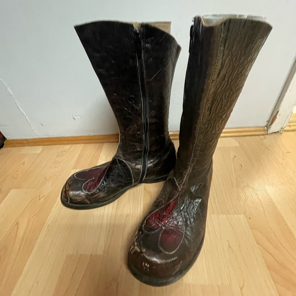 Womens CYDWOQ Sustainable Leather Boots with Hearts Size 38